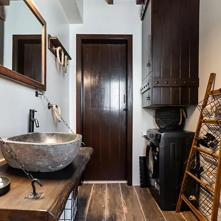 Domus Castrum Apartment